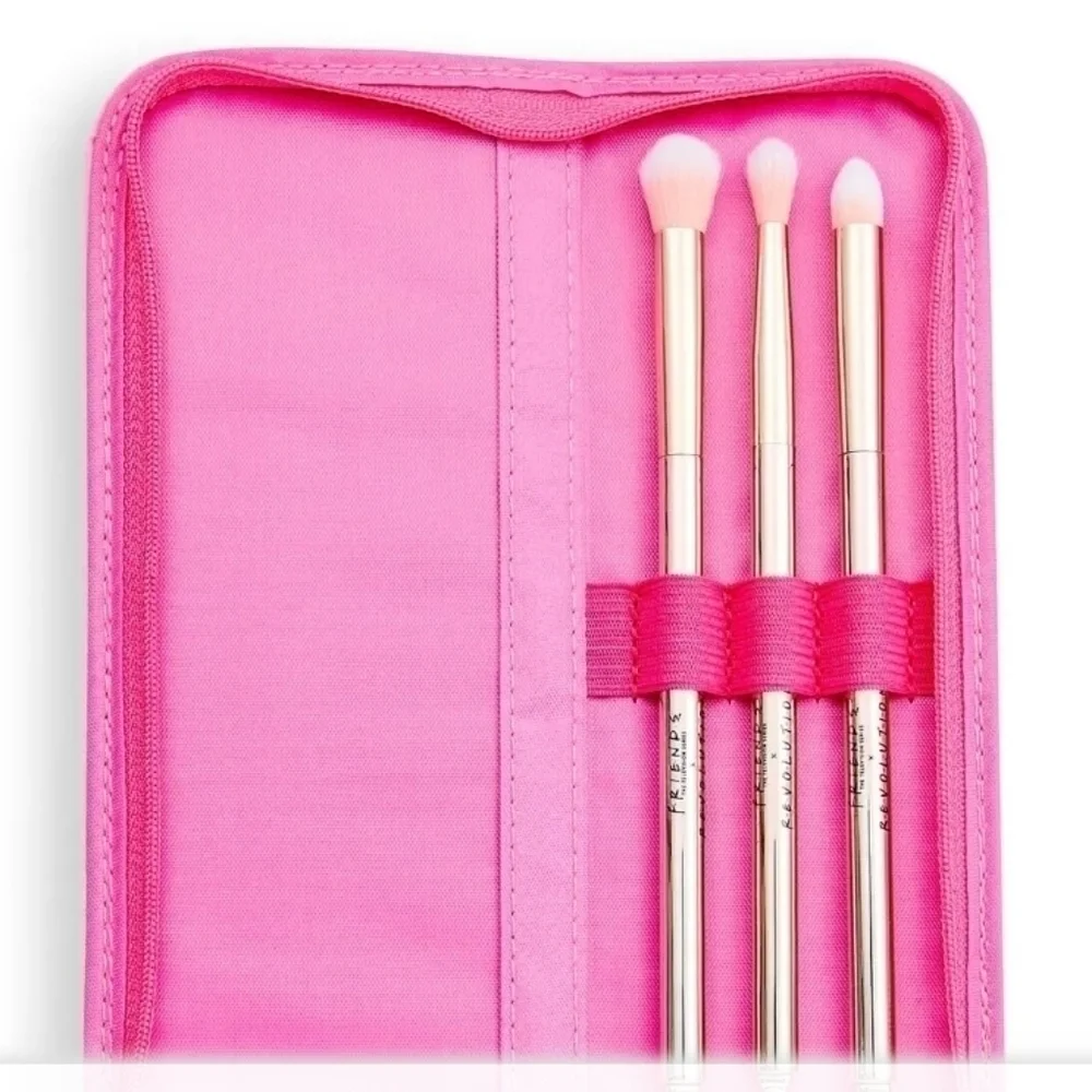 𝅺FRIENDS Revolution 3 Eye Brush Set